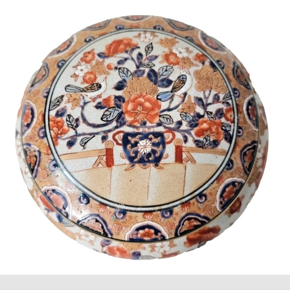 Vintage Collectible Chinese Asian Floral Round Jewelry Porcelain Trinket Box